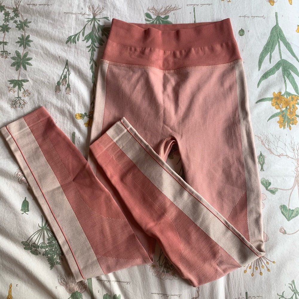 Lululemon Ebb to Train Tight! NWOT